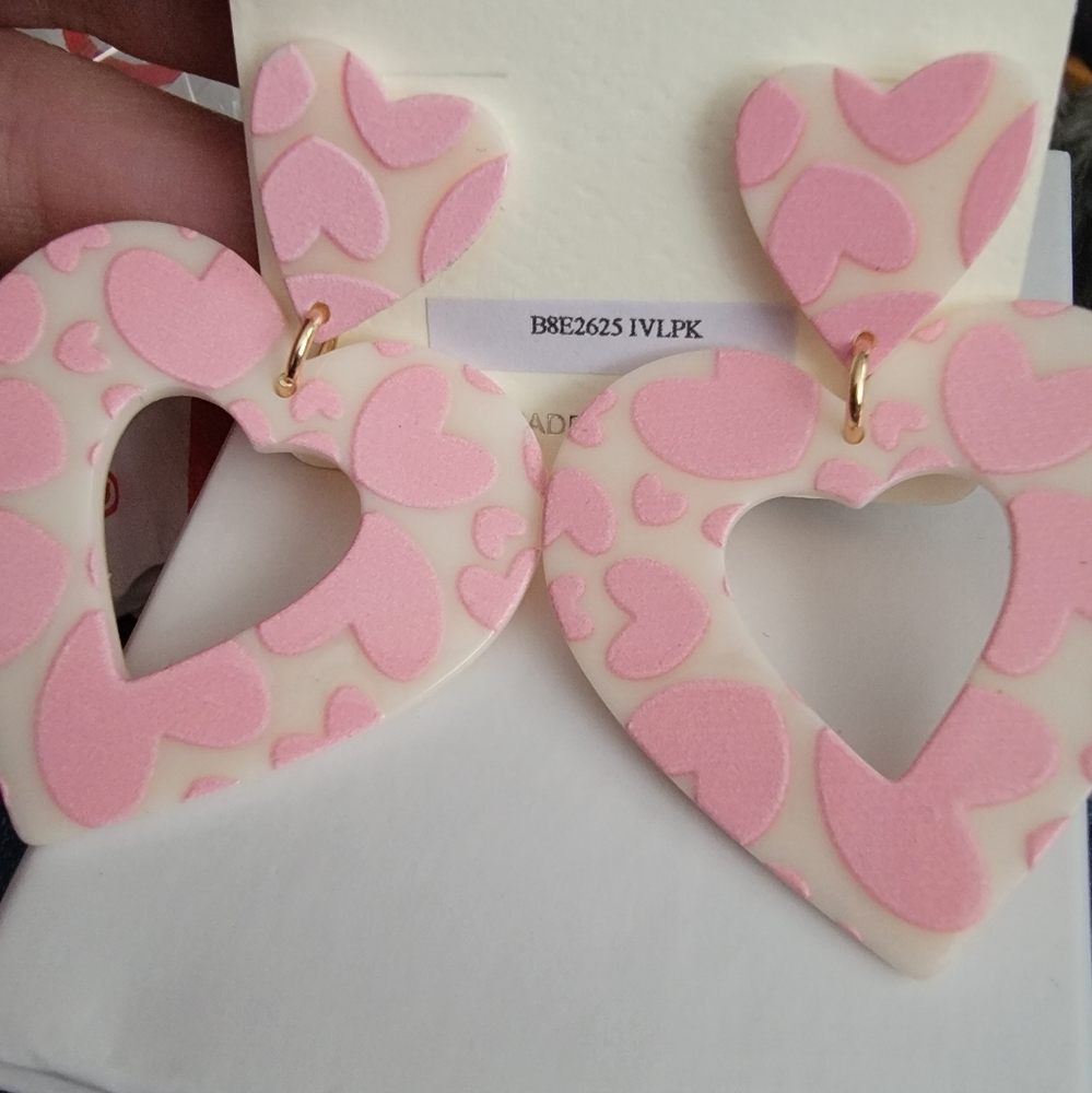 Heart earrings. New.